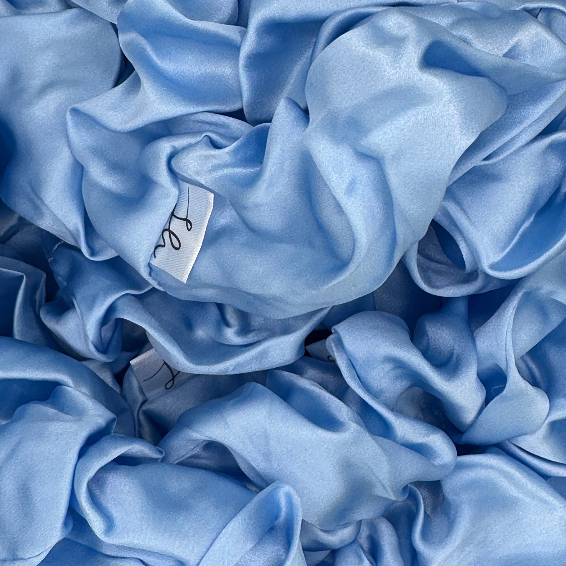 Síoda Silky 100% Mulberry Silk scrunchie size Large colour is Baby Blue