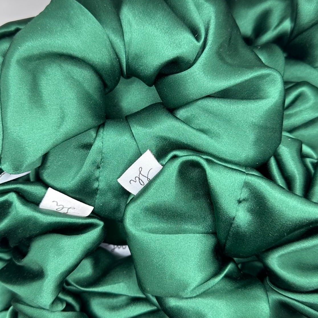 Síoda Silky 100% Mulberry Silk scrunchie size medium colour is Emerald Green